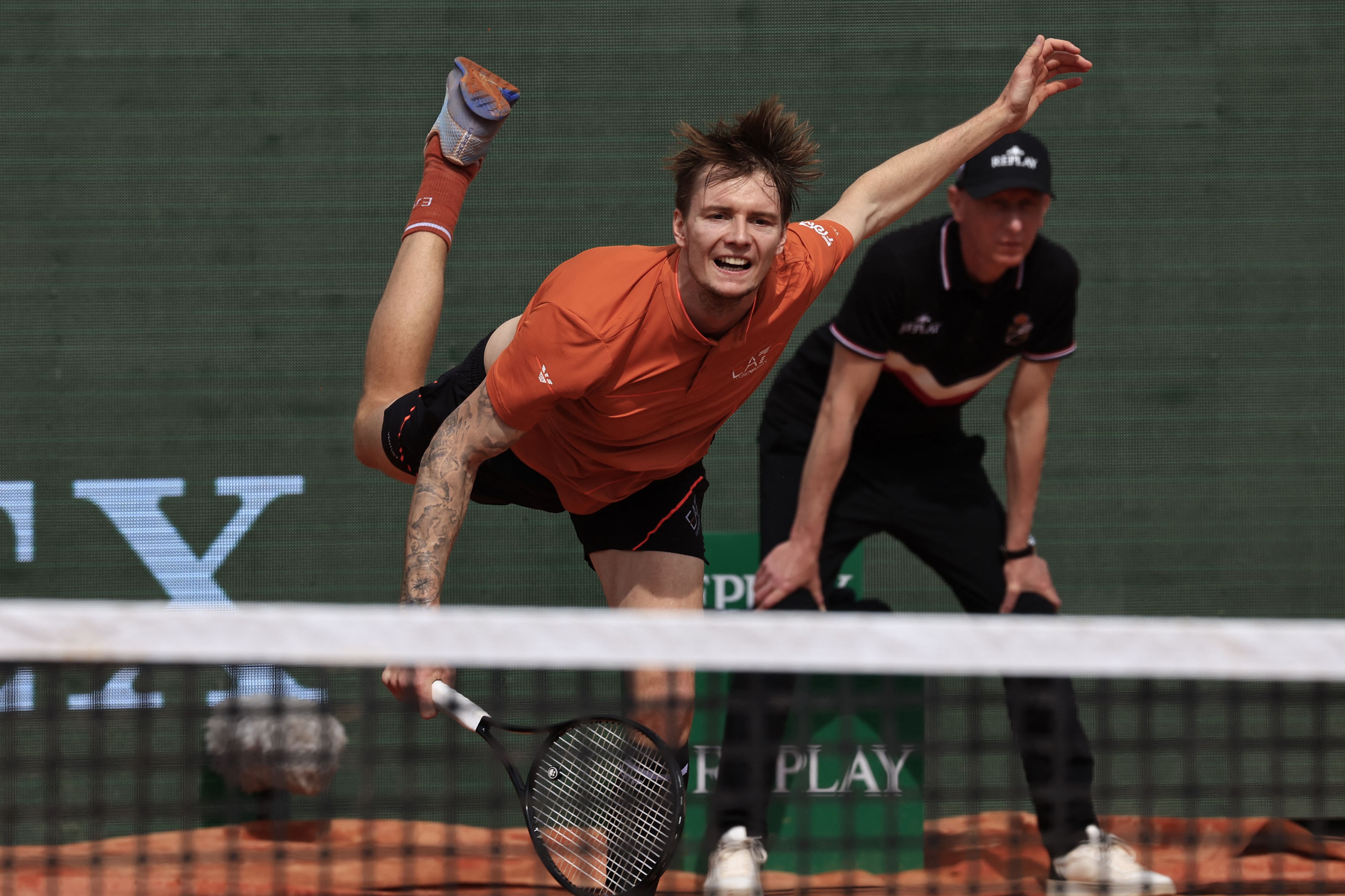 开云APP-ATP总决赛轻取蒙特卡洛大师赛，兹维列夫状态火热