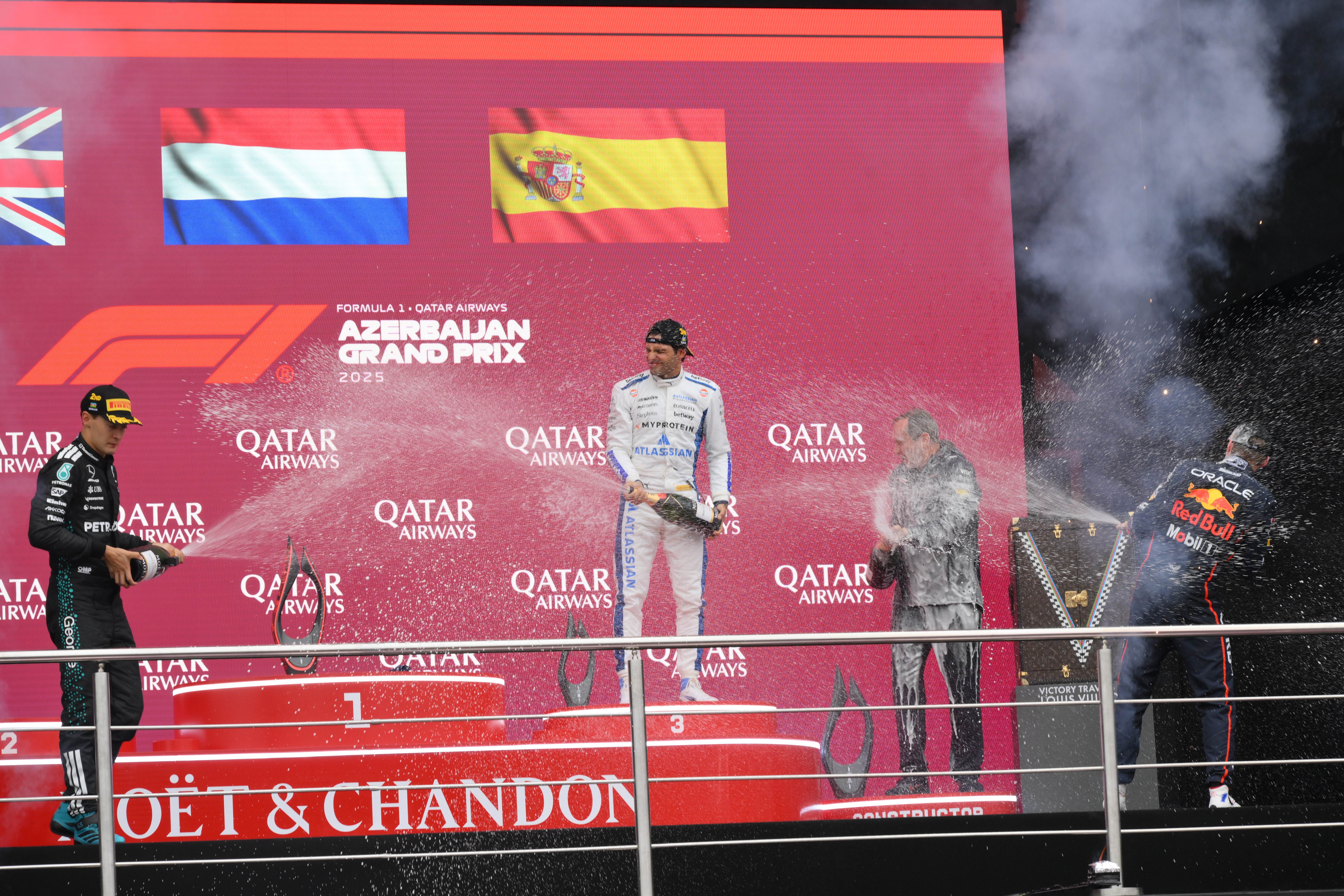 红牛车队翻盘威廉姆斯，维斯塔潘扛起全队