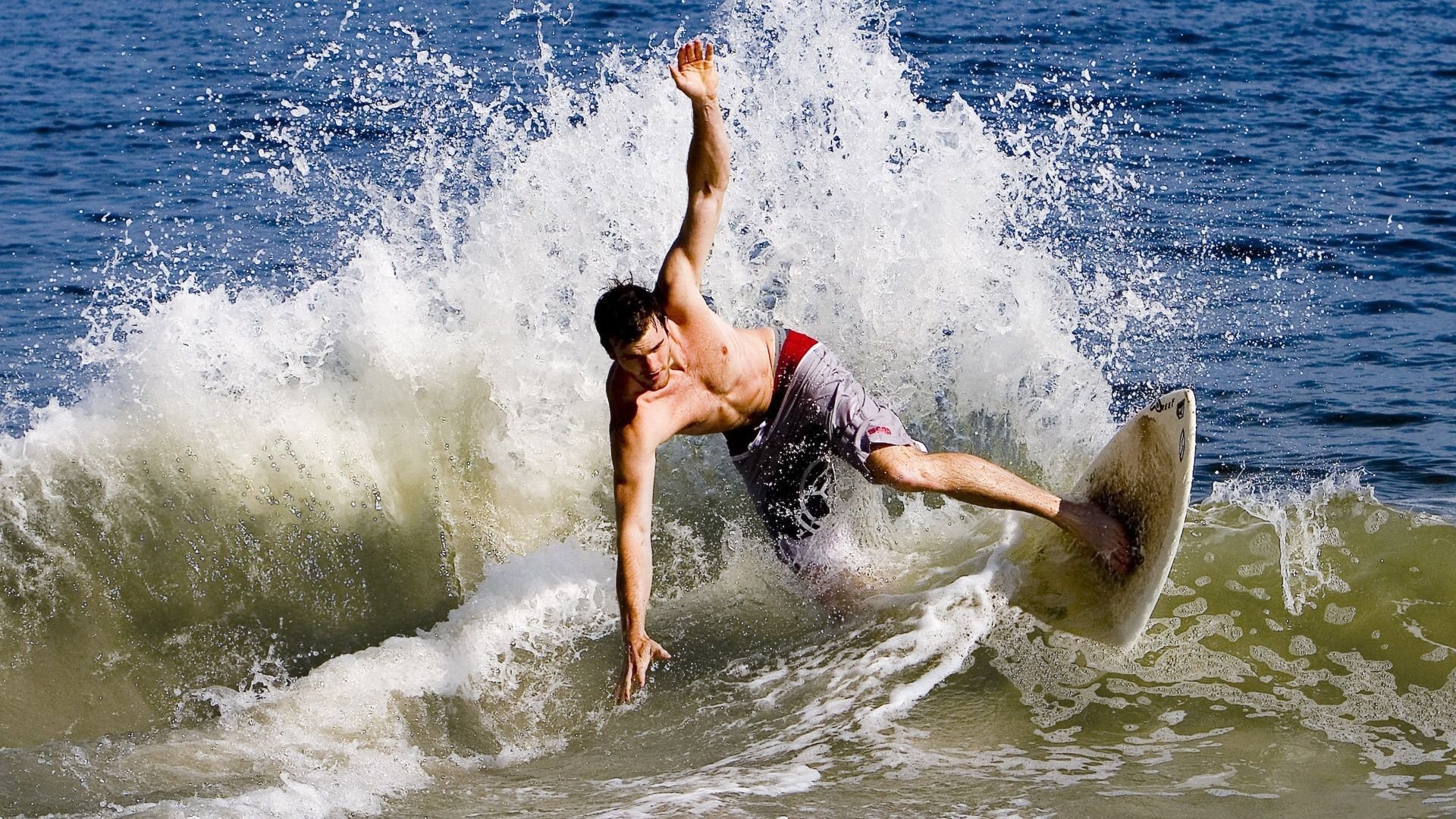 格列兹曼接管美加墨,多特蒙德铁血突围伊朗